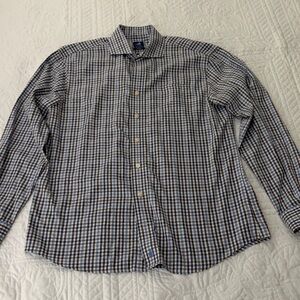 Johnnie O spread collar shirt, Medium size